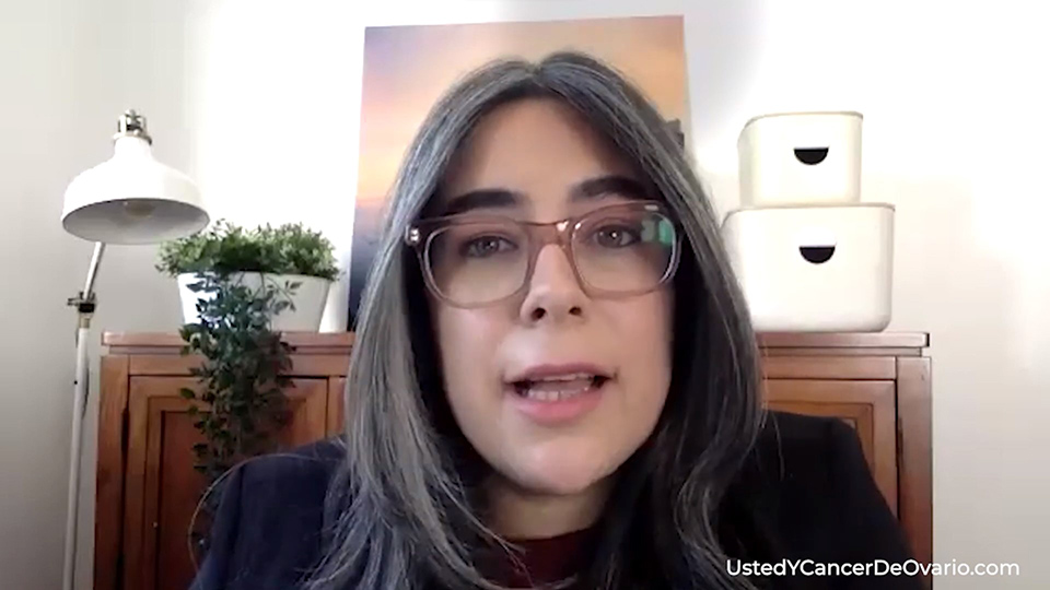¿Cómo puedo tratar los efectos secundarios del tratamiento de mi cáncer de ovario y obtener apoyo?